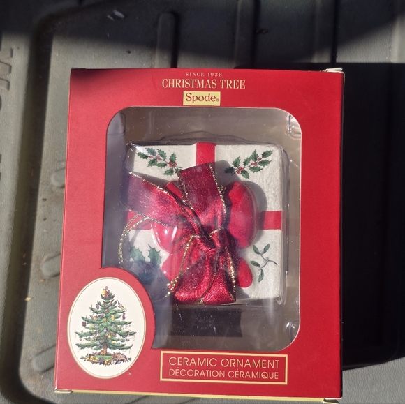 Spode Christmas Tree Ceramic Ornament - Red and Green - Picture 5 of 11